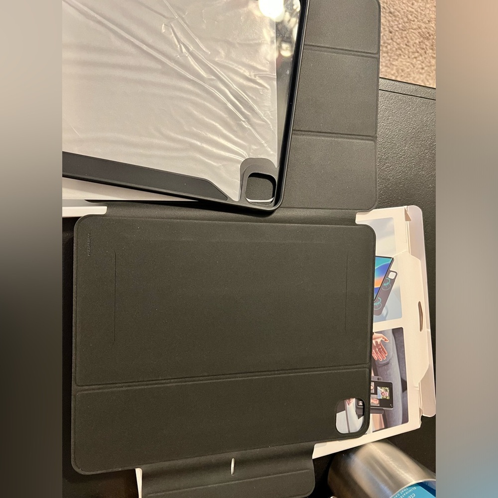 ESR for iPad Pro 12.9 Folio Case (2022/2021, 6th/5th Generation) - Picture 8 of 16